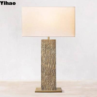 Yihao OEM سفارشی Vintage Solid Brass LED Desk Lamp با 2700K روشنایی سفید گرم و طراحی مدرن