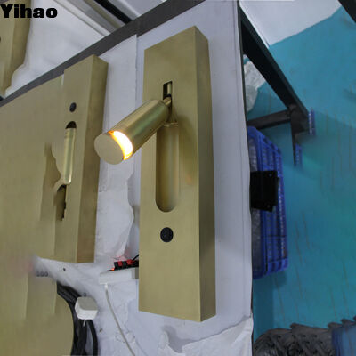 چراغ دیواری مس مدرن با نور سفید گرم 3500K برای اتاق های نشیمن و هتل ها